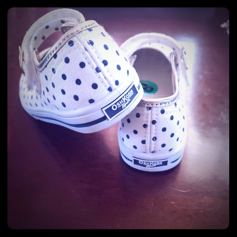 Size 8T Osh Kosh Shoes